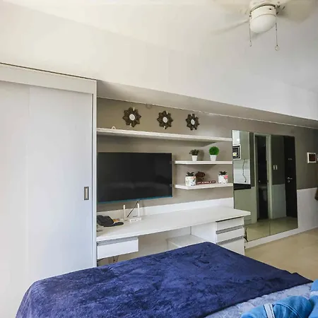Enzo\'S Hideaway